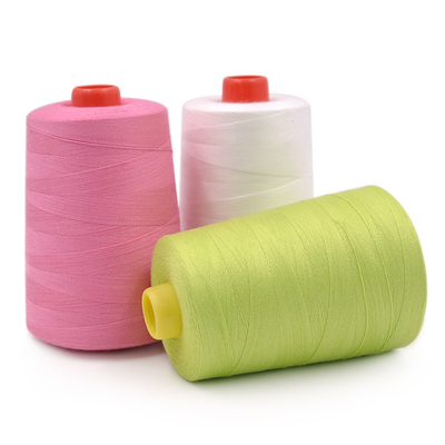 In voorraad Polyester Draden Hilos De Coser Vaste kleur Geverfd 100% Polyester Garens 40/2 Polyester Naaddraad