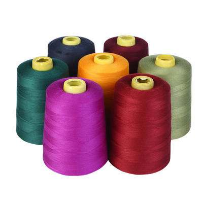 In voorraad Polyester Draden Hilos De Coser Vaste kleur Geverfd 100% Polyester Garens 40/2 Polyester Naaddraad