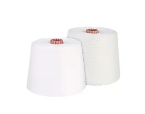 Gepersonaliseerde knobeloze polyester breigarens 30 / 1 Tel 100% puur polyester