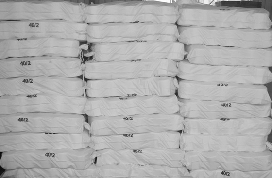 Hoogwaardige 40s2 302 302 Spons Polyester Garens Geverfd / Polyester Garens In China