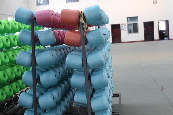 40s/2 Hoogsterkte polyestergarens met Yizheng-vezels en meer dan 1000 kleuren