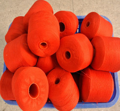 Hoge kwaliteit 40/2, 60/2 Geverfde kleuren 100% polyester ring gesponnen garens voor naaigarn