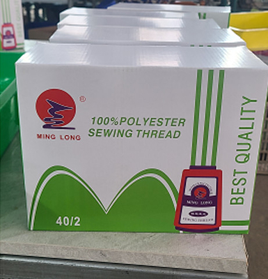 Merk 40/2 Polyester Spun Naalddraad voor High Speed Naaldmachine 5000Y/Cone
