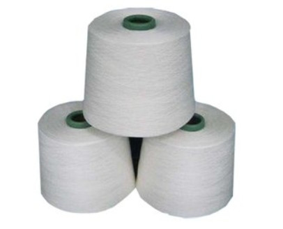 30 / 1 de hoge Hardnekkigheid Gesponnen Ruwe Witte 100% Maagdelijke Polyester van het Polyester Breiende Garen